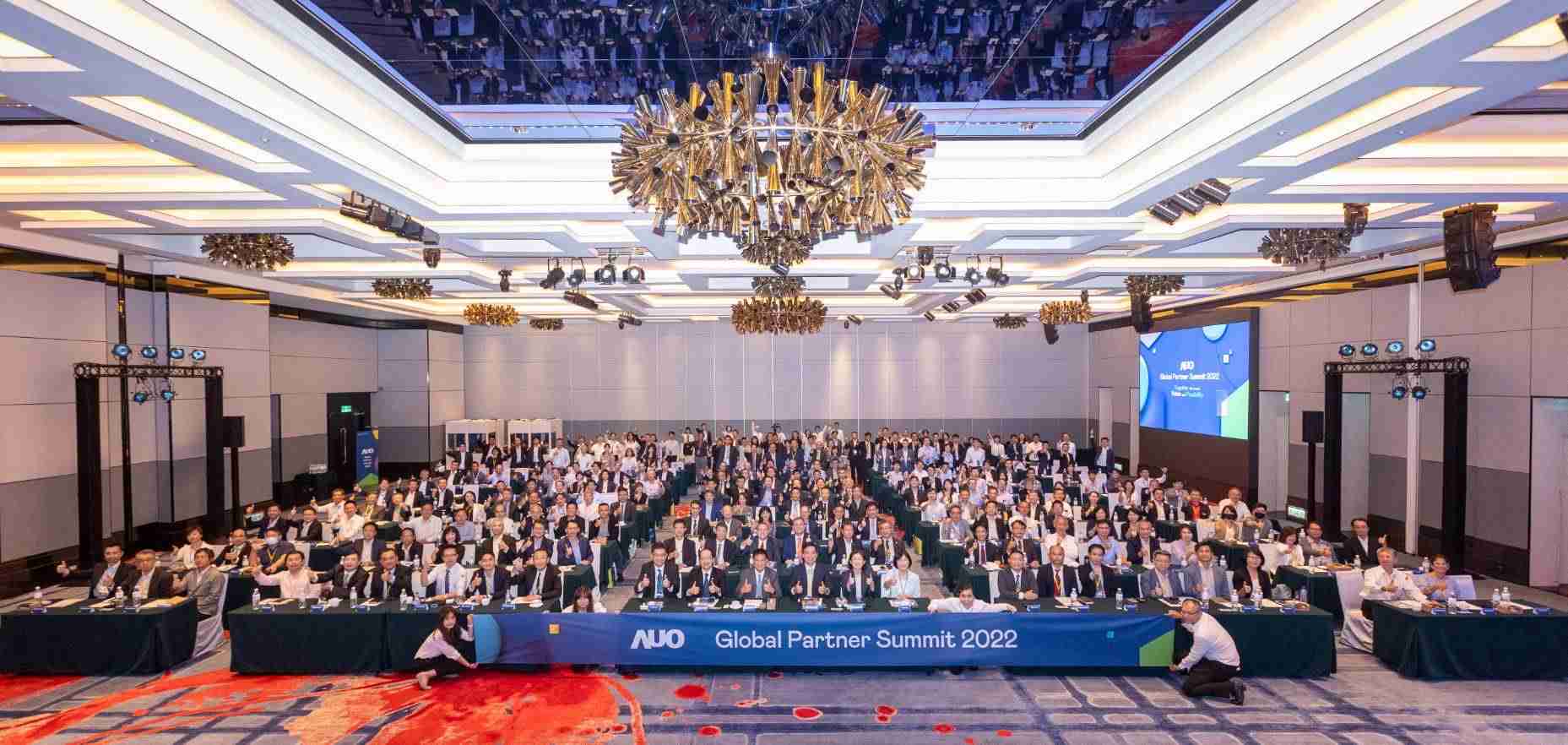 友達推動「安心、、創新、、用心、、、、同心、、盡心」五星職旅，，為菲籍員工打造全方位照護，，，，首度贏得「人權實踐與發展領袖獎」殊榮