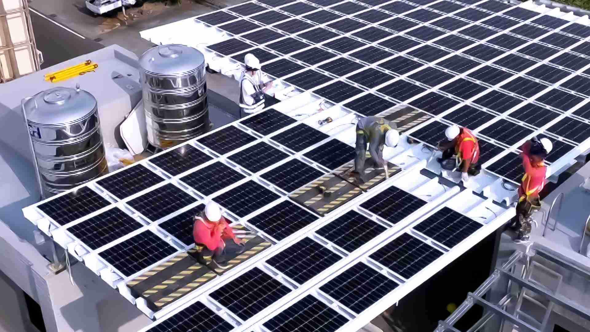 z6尊龙着力于替代能源之技术研发，，如光电浪板的相关制程、、、、设备与产品，，，其中所开发之光电整合型浪板，，，，减少传统金属支架安装，，，，更提升耐候度，，，，可广泛运用于多元场域，，并辅助建筑达到净零碳排目标