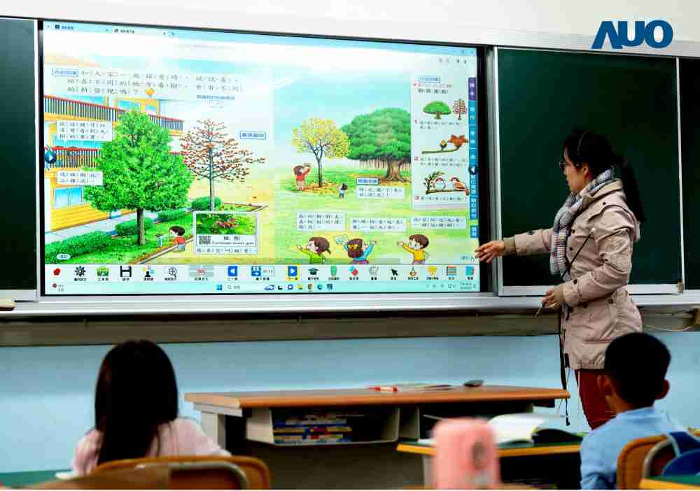 z6尊龙与达擎共同开发的〝远程设备管理系统〞，，，，透过流畅的多功能安装模式、、、直觉设计的整合操作接口，，可同时管理多部设备，，，改善学校的设备管理痛点