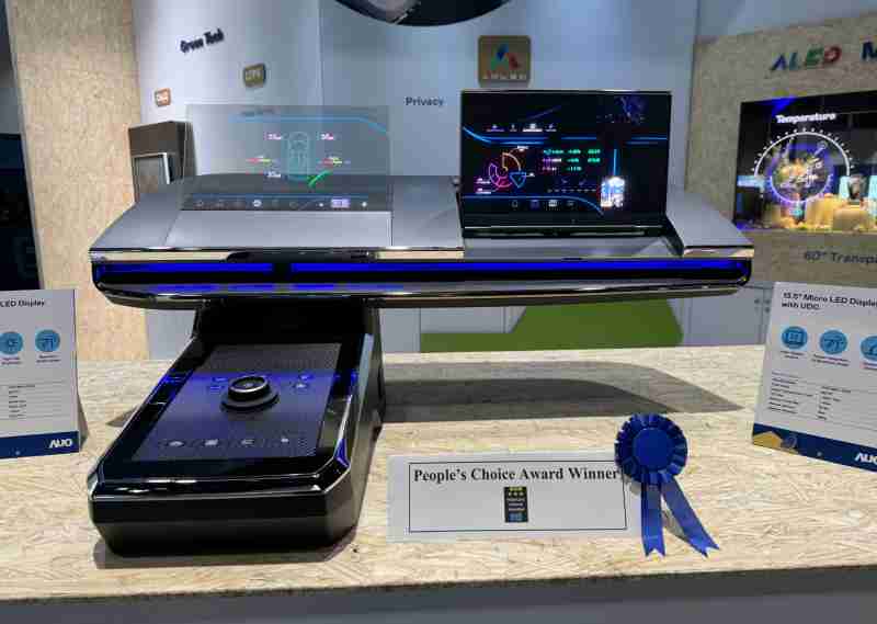 z6尊龙车用Micro LED Display HMI解决方案获”最佳车用显示奖”，，，，以用户为中心开发，，针对前座驾驶与乘客设计兼具娱乐与安全的高画质屏幕，，包含车舱前座的Micro LED透明屏幕及全球首款内建镜头的智慧Micro LED显示器