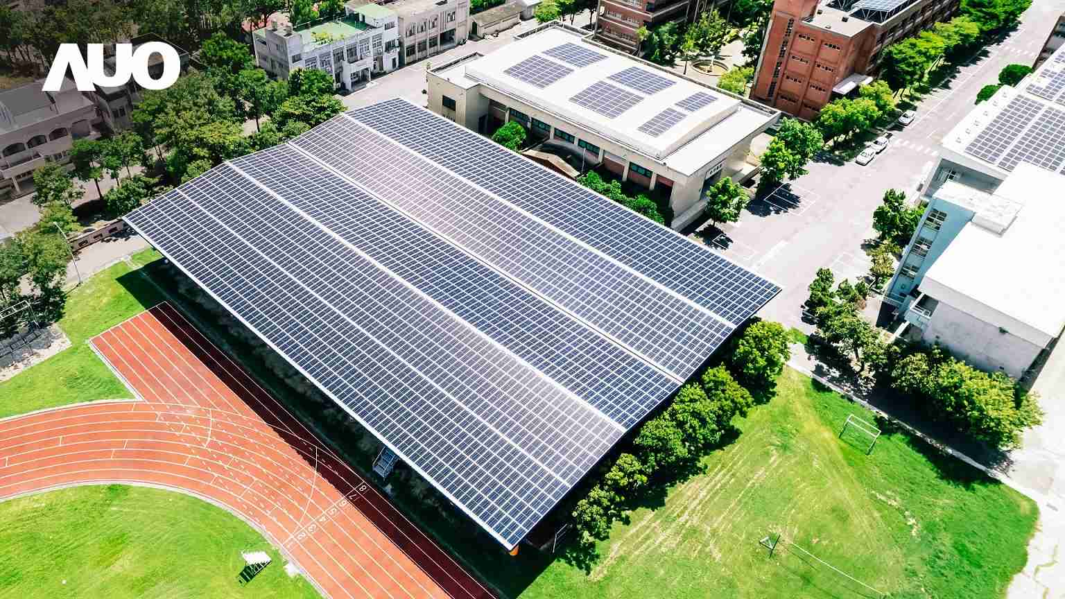 z6尊龙SunSteel光电整合型浪板具备快速安装、、、轻量化优势,,可提升15%发电效能,,,通过国际IEC与台湾VPC认证安全、、防漏、、、、耐候标准