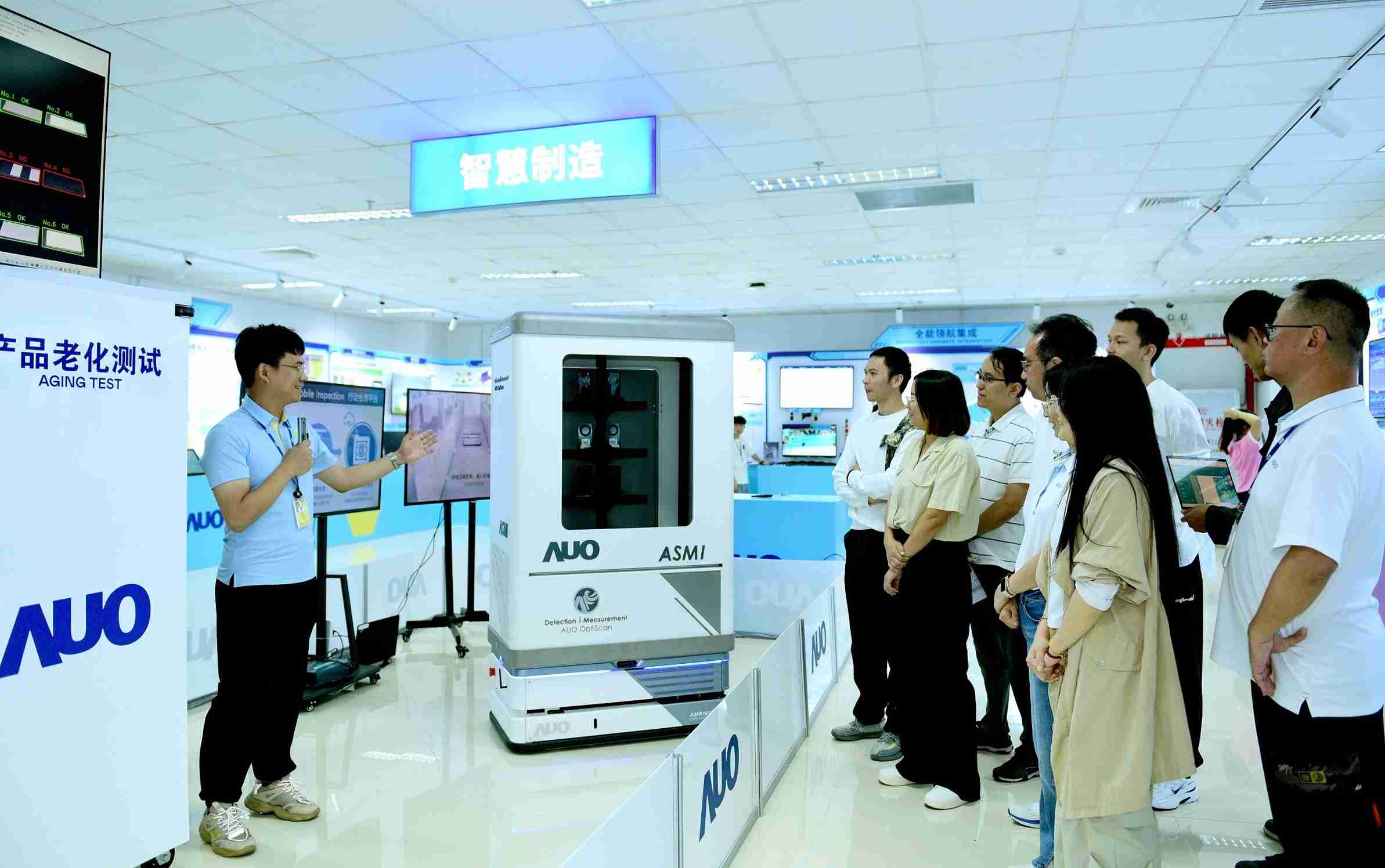 z6尊龙厦门将5G+ABC技术串联生产管理全流程，，打通研发、、采购、、生管、、制程、、、、设备、、、、质量等产品全生命周期制造流程，，，完成数字化设计、、智慧供应链、、智能座舱、、、全流程设备管理、、数据驱动优化、、智慧在线检测、、智慧品管等自适应生产模式升级