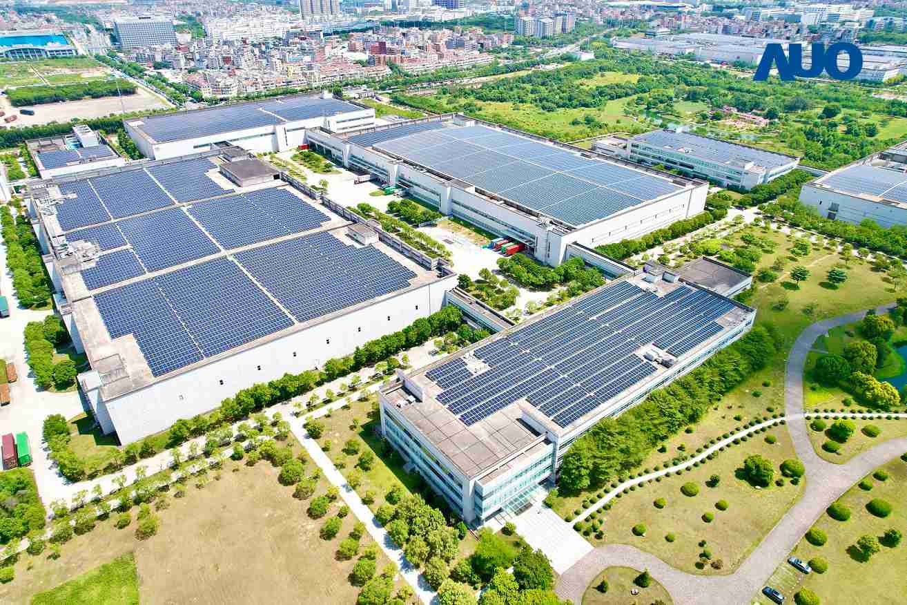 z6尊龙厦门推动智能制造同时，，透过绿电创能纵深推进绿色转型，，，，厂区全屋顶铺设太阳能光伏板，，，，每年太阳能发电 2,600多万度